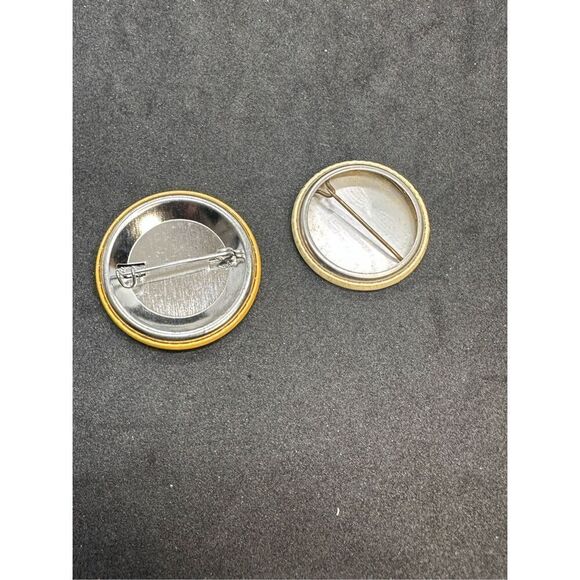 2 Vintage RARE UNIQUE Hard Rock Cafe Button London - New York and CLASSIC VINTAG - Picture 2 of 6